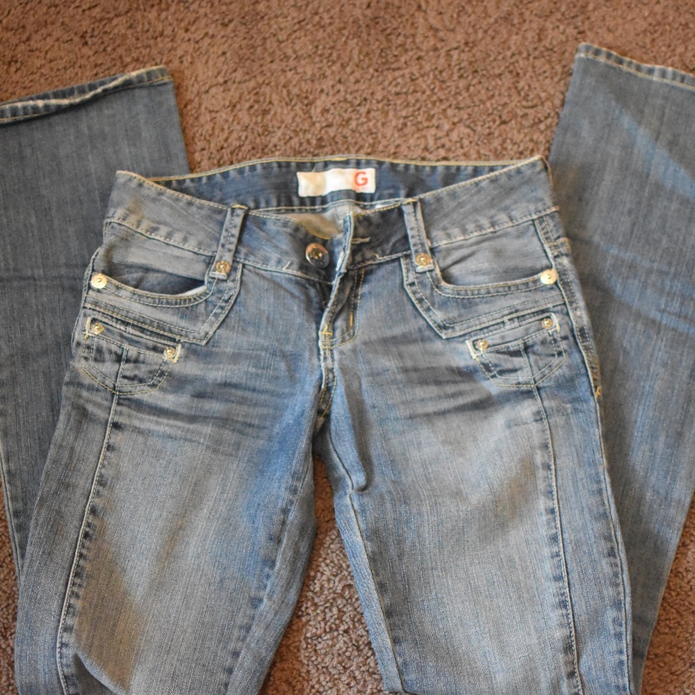 Guess Jeans Size 25 with cute button pockets